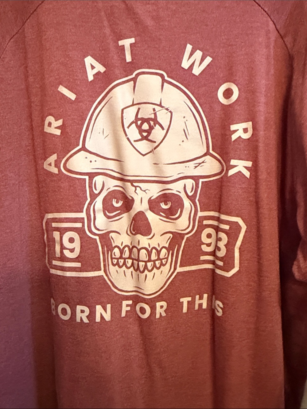 🎬🎬🎬BOGOHO🎬🎬🎬Ariat Short Sleeve Pocket Tee Bundle of 2 Gray & Maroon - Picture 9 of 10